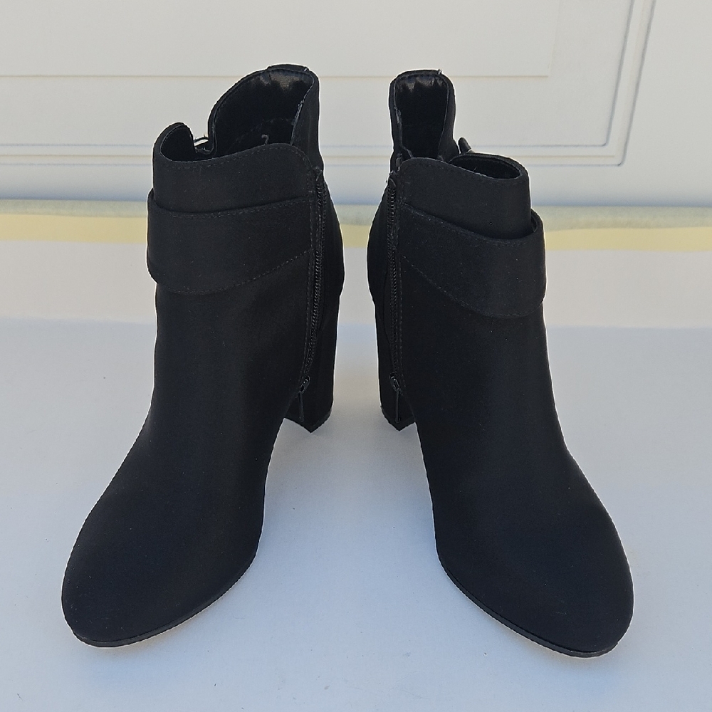 Unisa Classic Black Ankle Booties